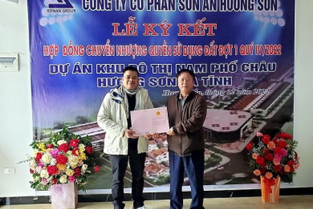 Công ty Sơn An Hương Sơn trao hơn 120 sổ đỏ cho khách hàng