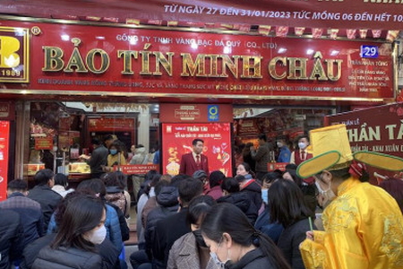 Mua vàng ngày vía Thần Tài: May chưa thấy đâu đã lỗ lớn