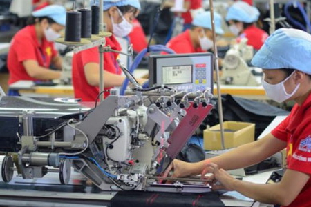Doanh nghiệp như “uống nước muối để chữa khát”