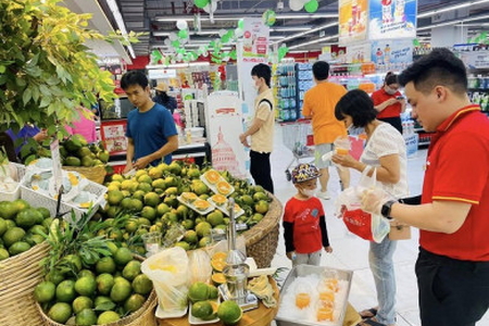 WinMart/WinMart+ đẩy mạnh tiêu thụ cam sành Vĩnh Long