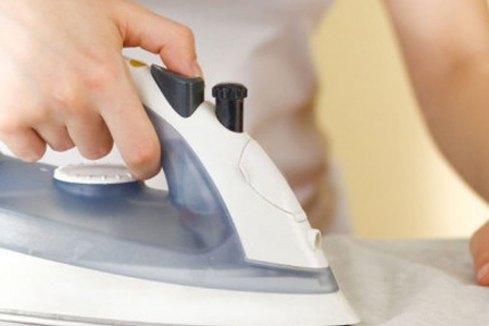 Cách vệ sinh bàn ủi hơi nước đúng cách và hiệu quả