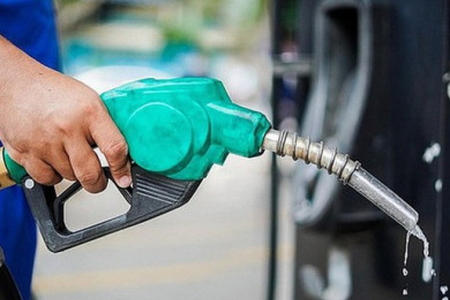 Giá xăng ngày mai có thể giảm tiếp?