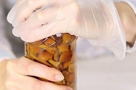 Mẹo mở nắp chai lọ khi vặn quá chặt