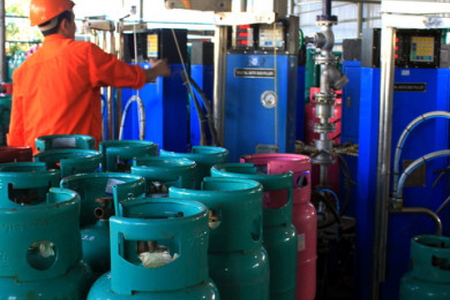 Từ hôm nay, giá gas giảm 16.000 đồng/bình 12kg