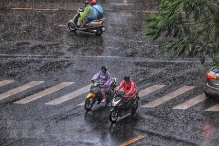 Dự báo thời tiết ngày 29/4/2023: Hà Nội có mưa vừa và rải rác có dông