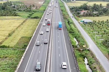 Tuyến cao tốc TP Hồ Chí Minh - Cần Thơ thông thoáng ngày đầu nghỉ lễ