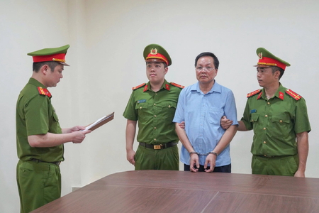 Khởi tố, bắt tạm giam giám đốc, hiệu trưởng, kế toán chiếm đoạt tiền trợ cấp dành cho người yếu thế 