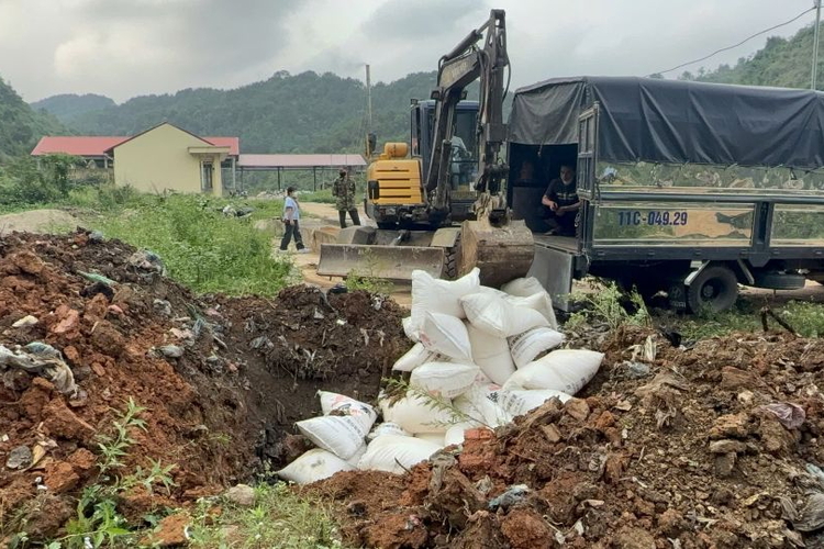 Cao Bằng: Giám sát tiêu hủy trên 4 tấn phân đạm nhập lậu