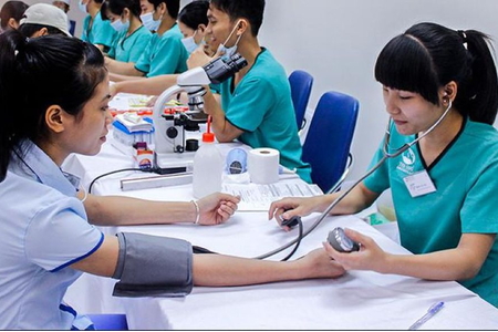 Từ năm 2026, tổ chức khám sức khỏe định kỳ miễn phí cho người dân