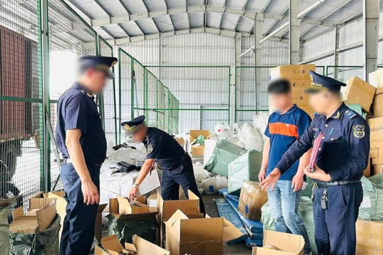 Hải quan phát hiện gần 15.000 mỹ phẩm, hàng hiệu nghi giả mạo
