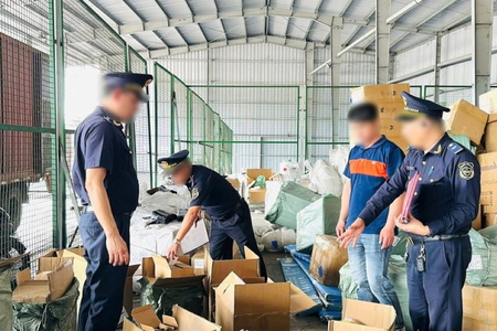 Hải quan phát hiện gần 15.000 mỹ phẩm, hàng hiệu nghi giả mạo