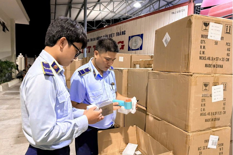 Đắk Lắk: Phạt 340 triệu đồng, tiêu hủy gần 99.000 sản phẩm vi phạm