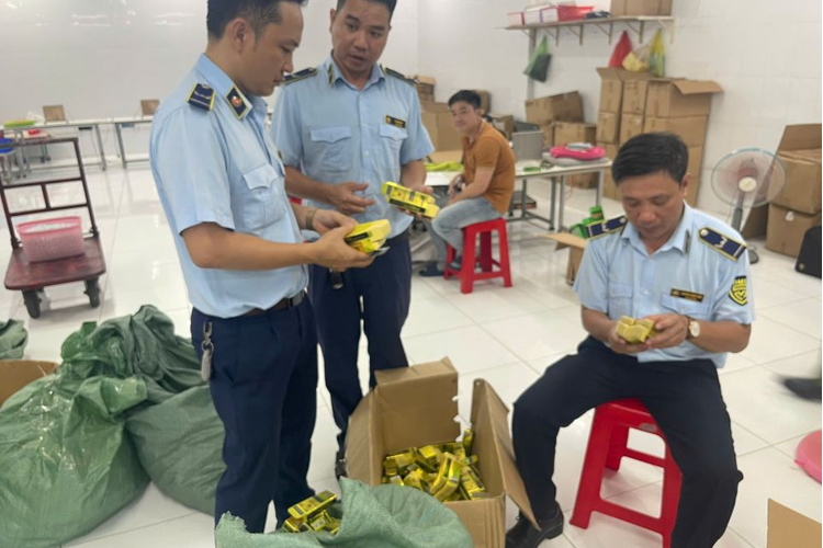 Phát hiện cơ sở sản xuất dầu gió giả mạo nhãn hiệu quy mô lớn tại Tây Ninh