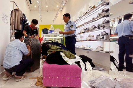 Quản lý thị trường Hà Nội phát hiện gần 1.400 sản phẩm giả mạo thương hiệu nổi tiếng