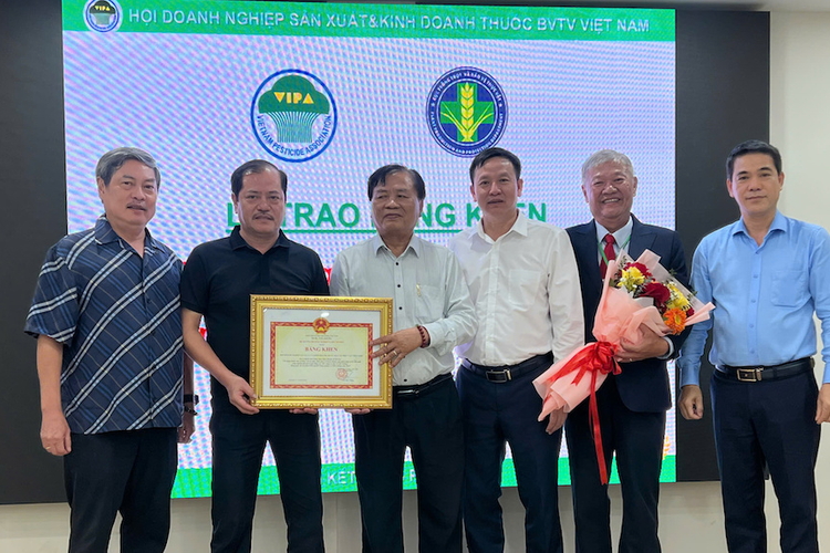 Vinh danh VIPA và 9 cá nhân xuất sắc vì những đóng góp cho ngành bảo vệ thực vật bền vững