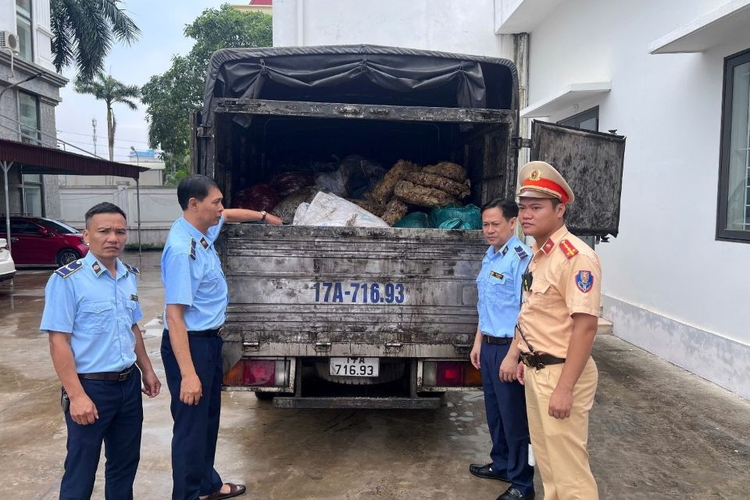 Hưng Yên: Phát hiện, xử lý kịp thời hơn 2 tấn tóp mỡ động vật không rõ nguồn gốc xuất xứ