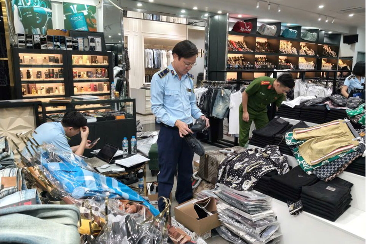 Quản lý thị trường xử lý trên 1.500 vụ xâm phạm sở hữu trí tuệ trong cao điểm