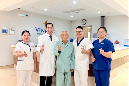 Vinmec Hạ Long cứu cụ ông 89 tuổi thoát nguy cơ suy thận bằng nội soi ít xâm lấn