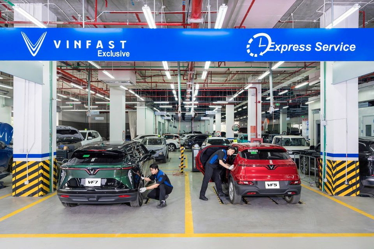 Hơn 400 xưởng dịch vụ, 150.000 cổng sạc, chủ xe VinFast nhận định “xe điện đã tiện hơn xe xăng”
