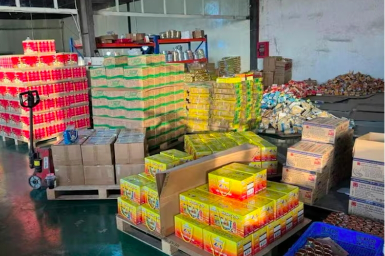 Hàng trăm ngàn hũ yến chưng sẵn "không yến" vừa bị triệt phá tại Vĩnh Long