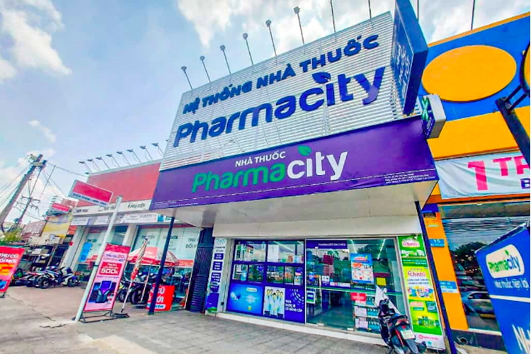 Loạt nhà thuốc TP.HCM bị phạt vì bán thuốc không đơn, 