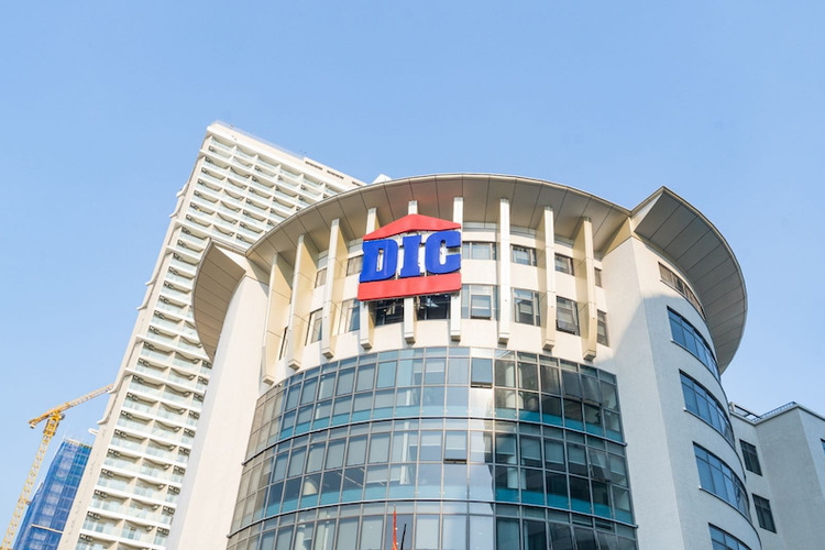 Cổ phiếu giảm sâu, gia đình Chủ tịch DIC Corp 