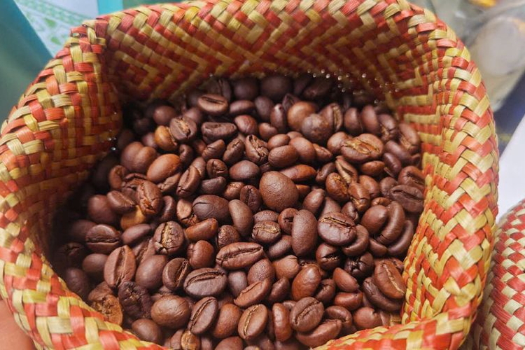 Giá nông sản ngày 11/7/2026: Cà phê bật tăng mạnh, áp sát mốc 99.000 đồng/kg