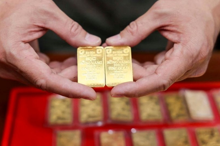 Giá vàng ngày 13/7/2026: Vàng thế giới hạ nhiệt, vàng trong nước neo cao