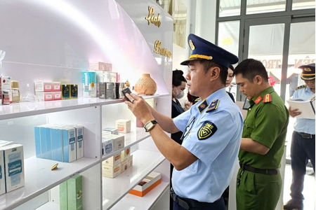 Kiểm tra đột xuất, phát hiện cơ sở kinh doanh mỹ phẩm không rõ nguồn gốc, xuất xứ tại Cà Mau