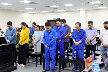 Mức án nghiêm khắc đối với các bị cáo cầm đầu vụ sản xuất thực phẩm chức năng giả