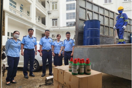 Tiêu hủy gần 1,3 tấn thuốc trừ cỏ không được phép sử dụng tại Việt Nam