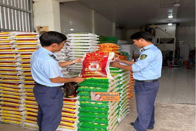 Đồng Tháp: Phát hiện, xử lý hơn 02 tấn gạo không rõ nguồn gốc, xuất xứ