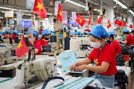 Đi làm vào ngày nghỉ bù, tính lương thêm giờ thế nào?