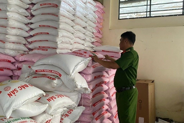 Cà Mau: Phát hiện, xử lý cơ sở kinh doanh 1.200 kg gạo không rõ nguồn gốc, xuất xứ