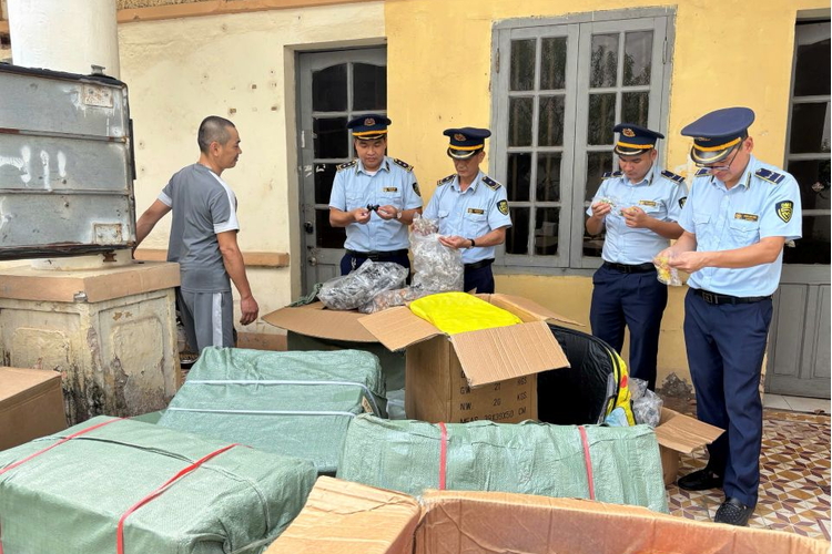 Lạng Sơn: Phát hiện, tạm giữ hơn 23.000 sản phẩm đồ chơi trẻ em trên khâu lưu thông