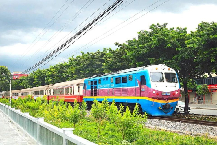 Ngừng chạy nhiều chuyến tàu do mưa lũ đến ngày 19/9