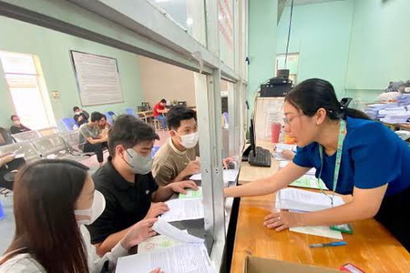 Ký hợp đồng với người đang hưởng trợ cấp thất nghiệp, báo tăng BHXH thế nào?