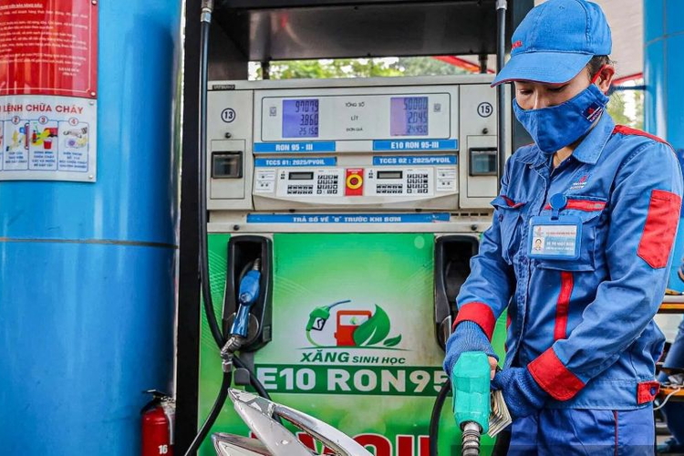 Xăng, dầu điều chỉnh tăng từ 15 giờ ngày 24/9