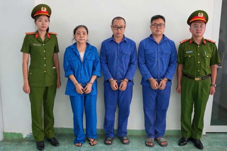 Khởi tố, bắt tạm giam nhóm đối tượng in, phát hành 21.000 quyển sách trái phép