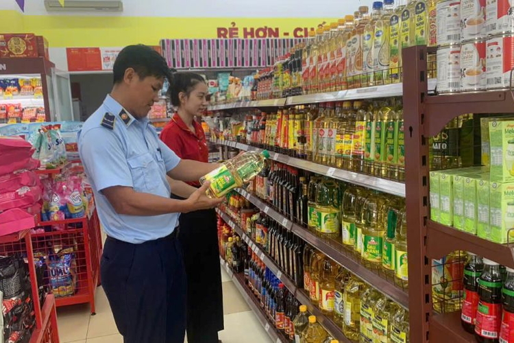 Quản lý thị trường Gia Lai tăng cường kiểm soát an toàn thực phẩm