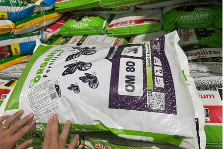 Phân bón giả nguồn gốc: Khuyến cáo nông dân kiểm tra kỹ trước khi mua