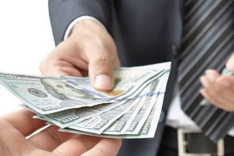 Lương nước ngoài chuyển về tài khoản Việt Nam có phải nộp thuế?