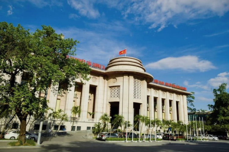 Phải giảm tối thiểu 0,5%/năm lãi suất tiền gửi kỳ hạn từ 6 tháng trở lên