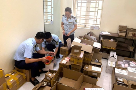 Thanh hóa: Phạt 70 triệu đồng, buộc tiêu hủy hơn 1.000 sản phẩm mỹ phẩm nhập lậu
