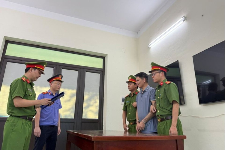 Phú Thọ: Khởi tố, bắt tạm giam đối tượng có hành vi ngược đãi, hành hạ hai con ruột