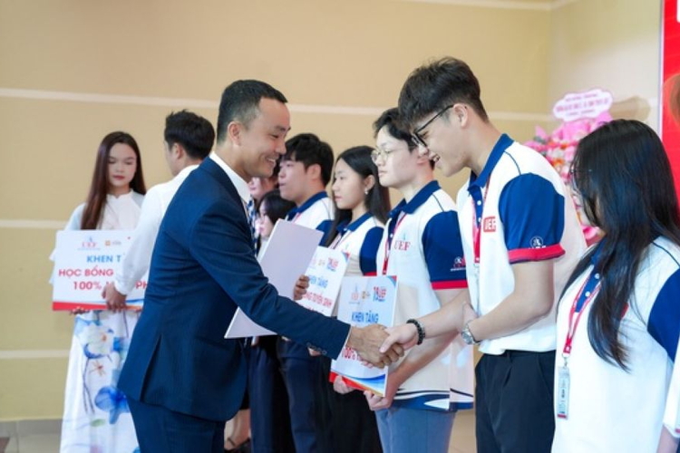 Học bổng doanh nghiệp nước ngoài tài trợ có phải xin phê duyệt?