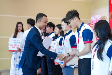 Học bổng doanh nghiệp nước ngoài tài trợ có phải xin phê duyệt?