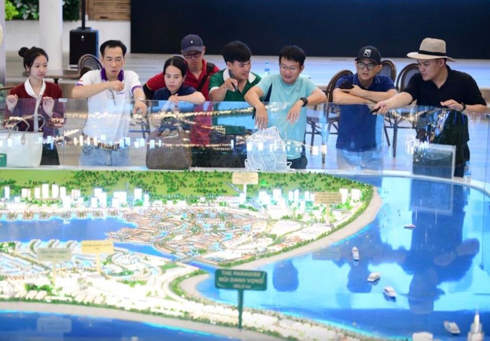 Xô đổ loạt kỷ lục, “song mã” Vinhomes ở 2 đầu TP.HCM gây sốc cho toàn thị trường bất động sản