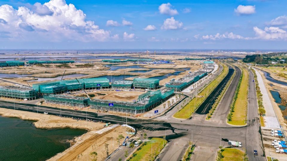 Xô đổ loạt kỷ lục, “song mã” Vinhomes ở 2 đầu TP.HCM gây sốc cho toàn thị trường bất động sản