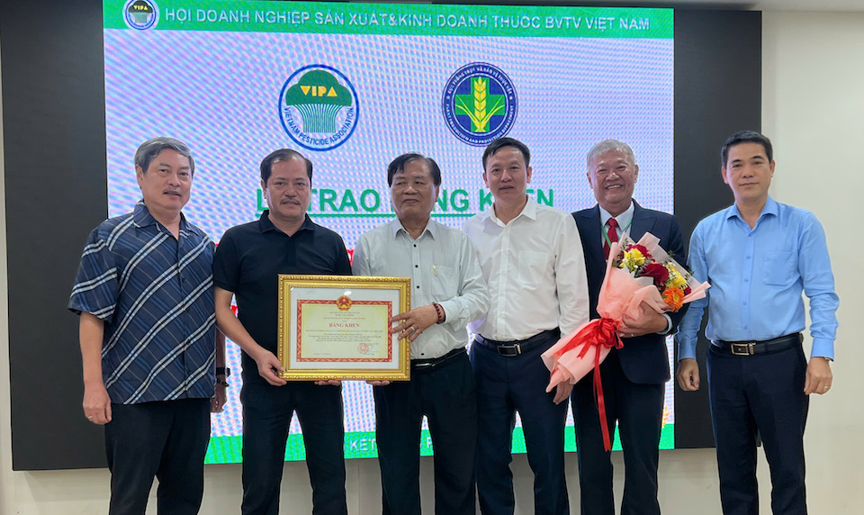 Vinh danh VIPA và 9 cá nhân xuất sắc vì những đóng góp cho ngành bảo vệ thực vật bền vững